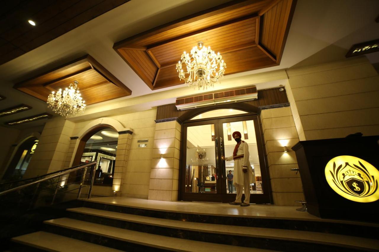 Hotel Imperia Suites Джаландхар Екстер'єр фото
