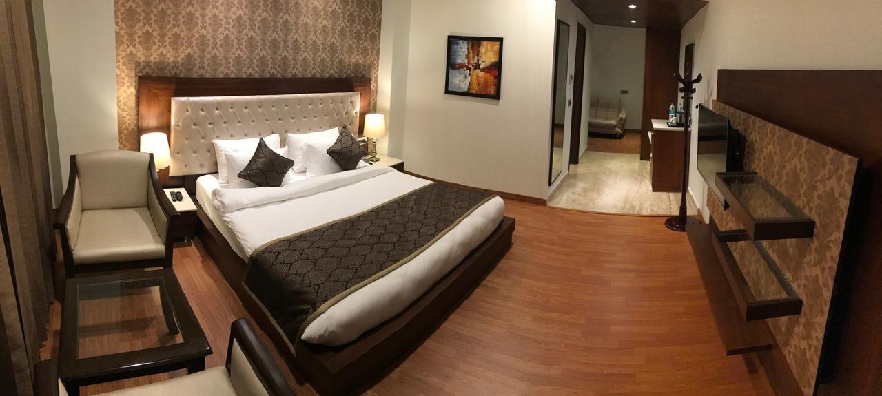 Hotel Imperia Suites Джаландхар Екстер'єр фото