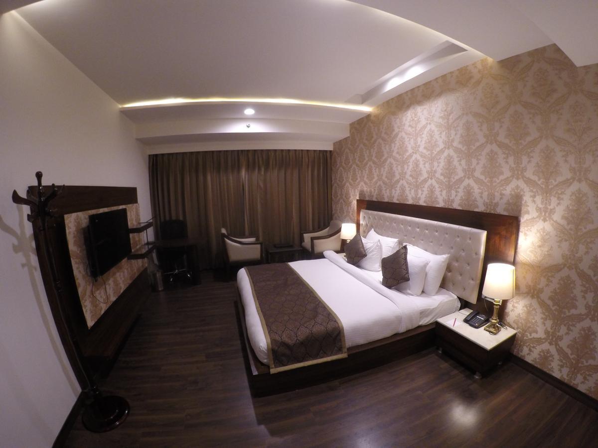 Hotel Imperia Suites Джаландхар Екстер'єр фото