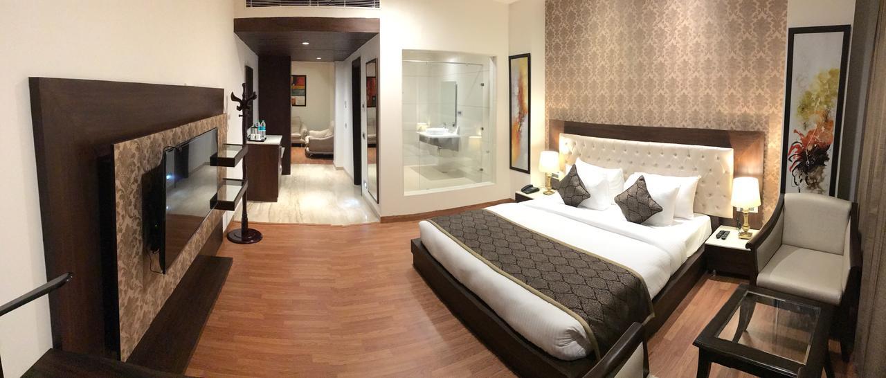 Hotel Imperia Suites Джаландхар Екстер'єр фото
