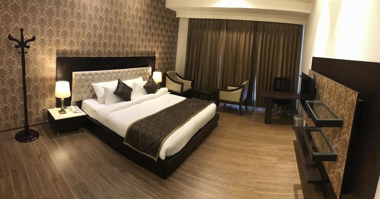 Hotel Imperia Suites Джаландхар Екстер'єр фото